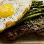 paleo lunch Steak with Eggs