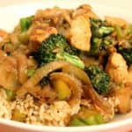 Speedy stir-fried chicken with broccoli & brown rice