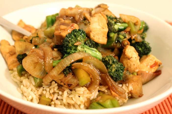 Speedy stir-fried chicken with broccoli & brown rice