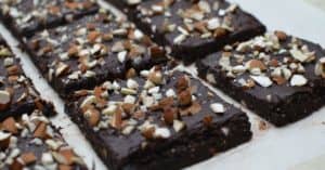 Raw Vegan Brownies - 6 Ingredients face